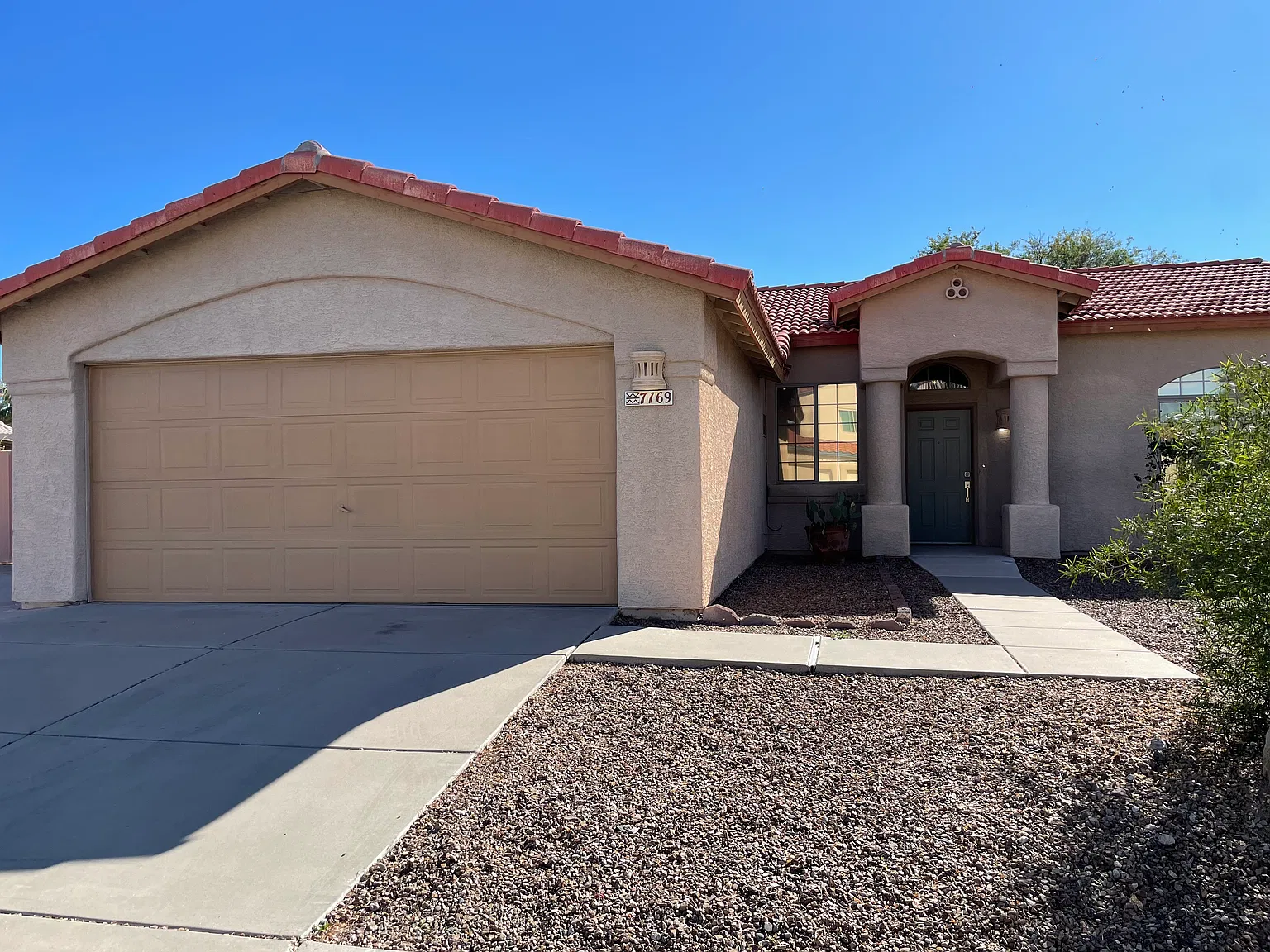 3 bed, 1301 sqft, $2,000 — Photo 2