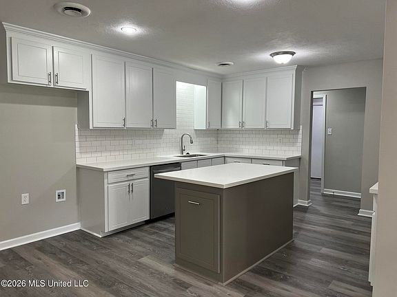 4th image of 5726 Medallion Dr