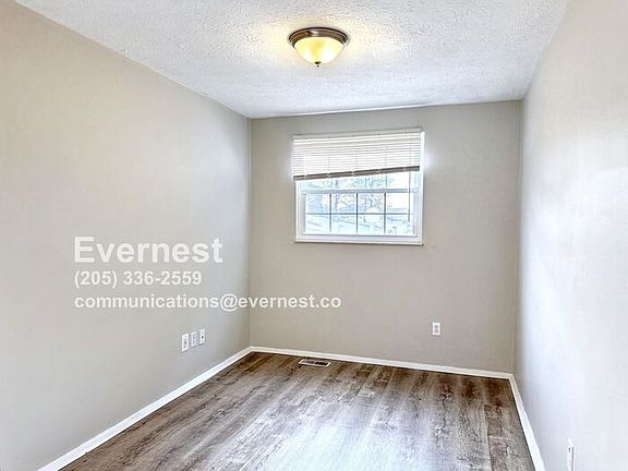 4th image of 2068 Robin Hood Dr