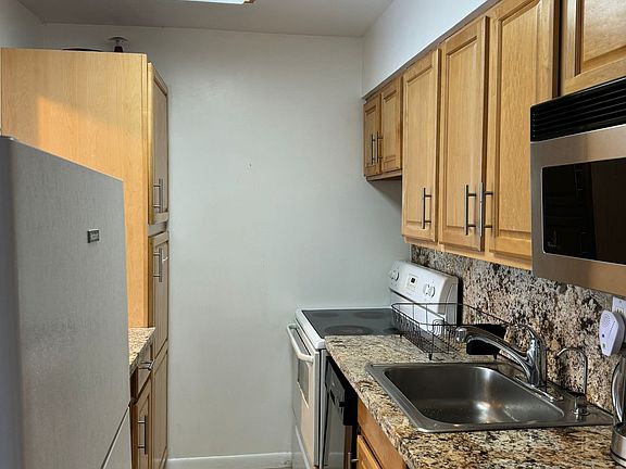 2nd image of 2200 E Hallandale Beach Blvd