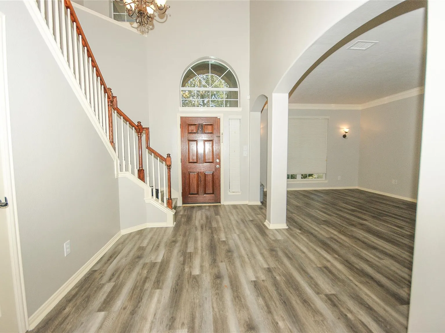 5 bed, 3.0 bath, 3116 sqft, $3,200 — Photo 3