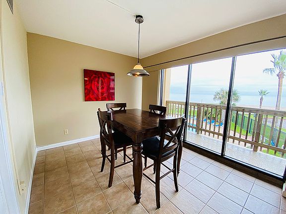 Dining area (3rd bedroom)