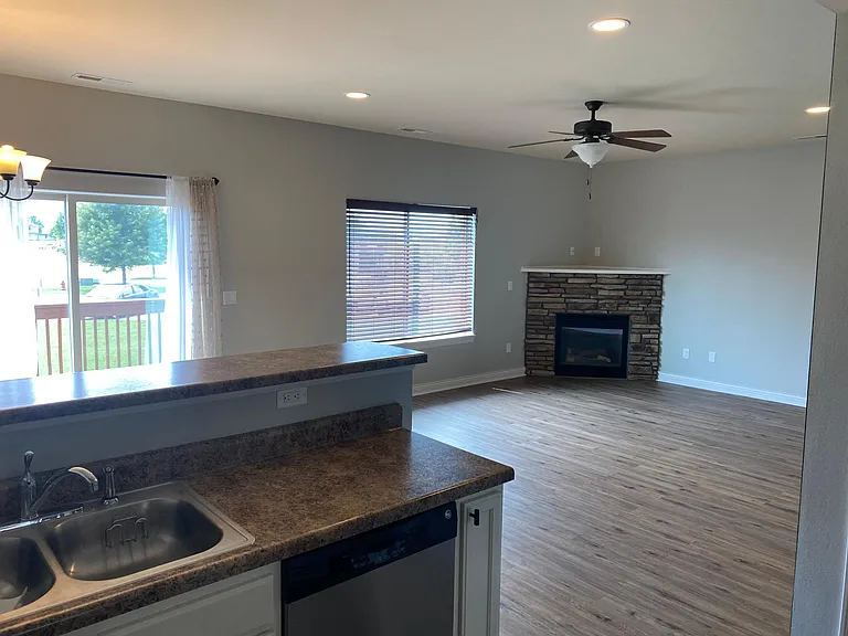 1459 Marilyn Dr — Photo 8