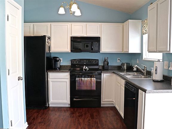 4th image of 2527 Evergreen Dr