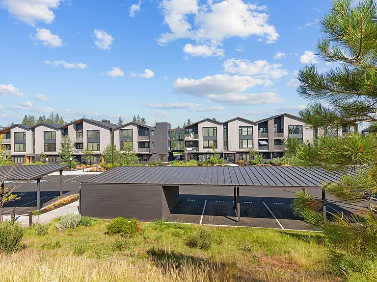 Range Apartments — Photo 35