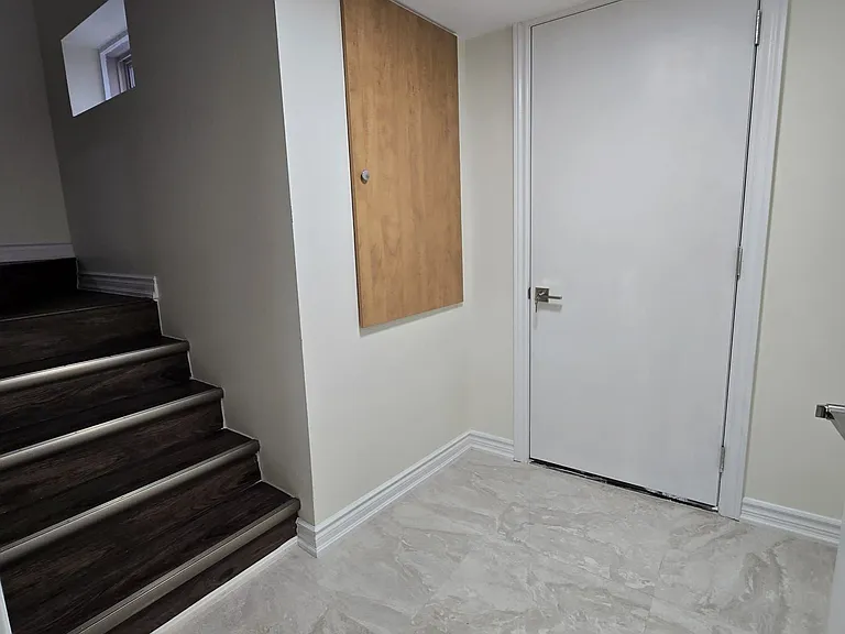 39 Decast Cres — Photo 3