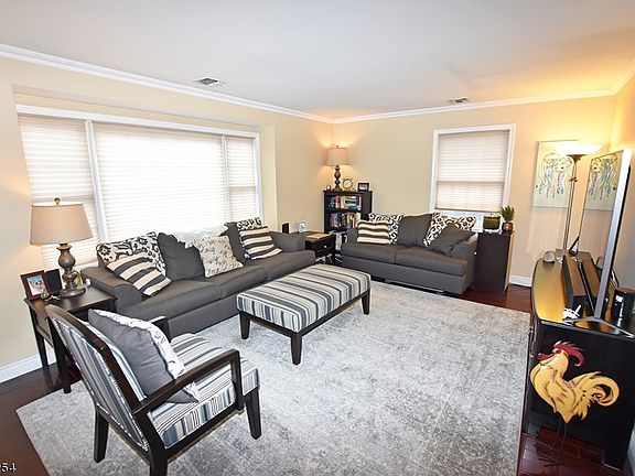 4th image of 179 Roseland Ave APT 8