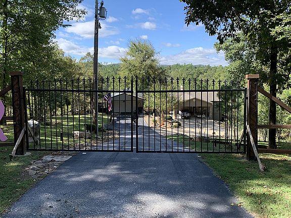 House Driveway Gate Entrance