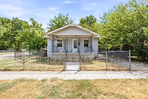 2301 W 3rd St N Photo 1