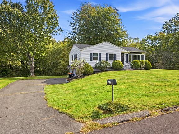 3rd image of 15 Edison Dr