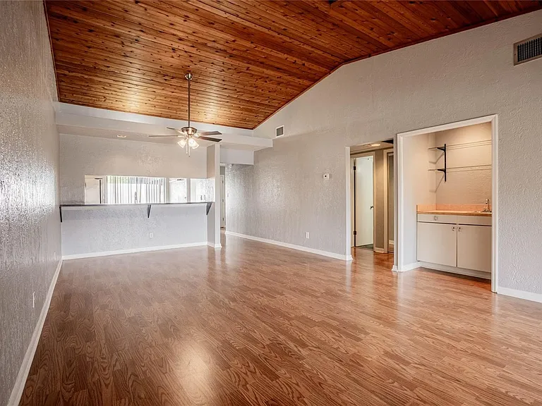 8 Huntley Ct #8 — Photo 6