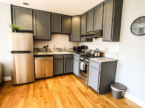 5th image of 949 Ashbury St APT 9