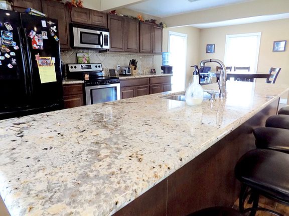 5th image of 385 Westmeade Dr