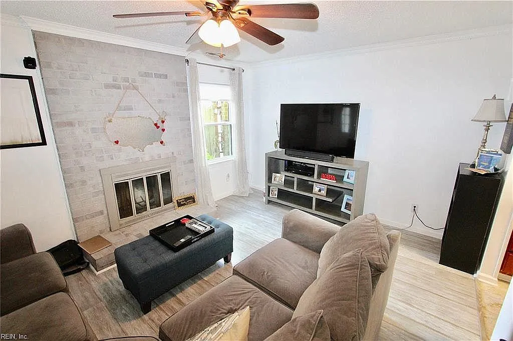 Building Photo - 922 Wildwood Square Ct