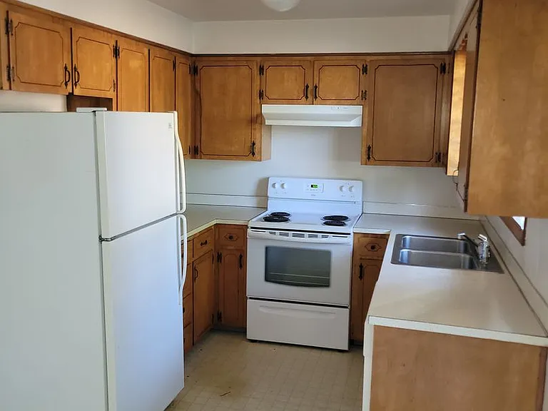 310-Colony Apartments — Photo 3
