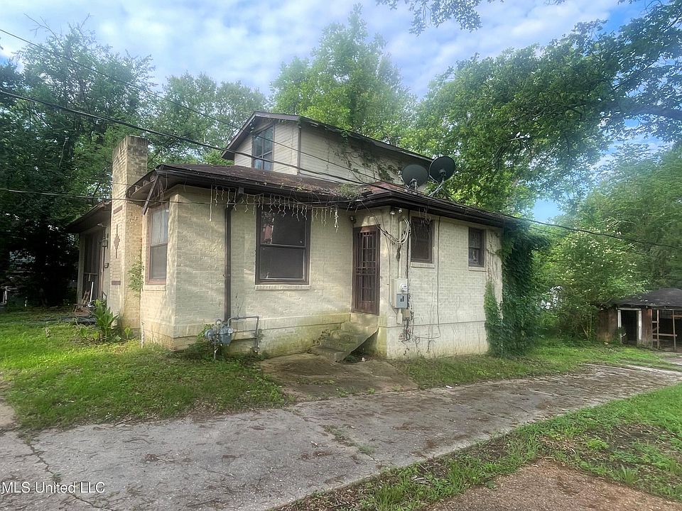2nd image of 225 Moss Ave