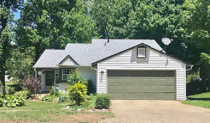 1st image of 3322 W Woodhaven Dr