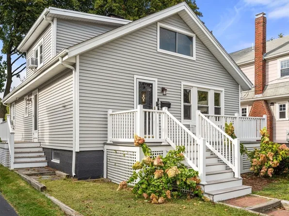 47 Connell St, Quincy, MA 02169