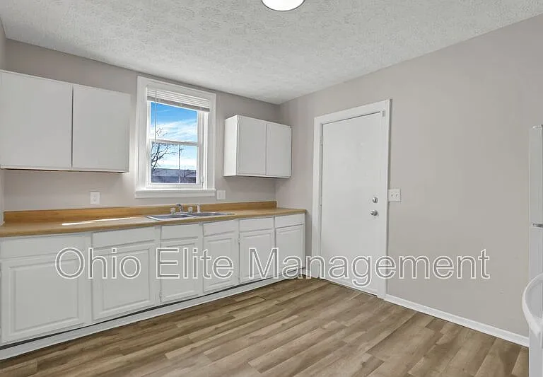 793 E Starr Ave — Photo 18