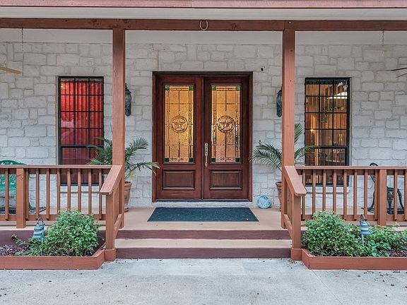 4th image of 1088 Lakepark Dr