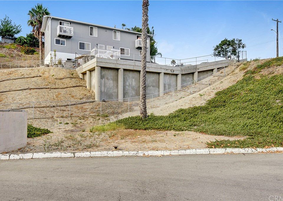2nd image of 802 -804 Capistrano Dr