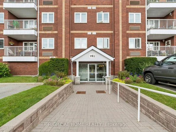 193 Lake Driveway W #318, Ajax, ON L1S 7H8