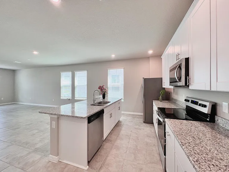 284 S Zuni Rd — Photo 4