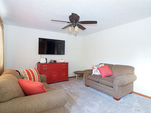 3rd image of 312 W Walnut St