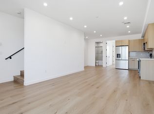 16104 Leadwell St, Van Nuys, CA 91406