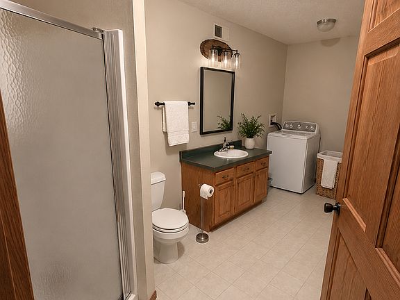 4th image of 16515 85th St NE