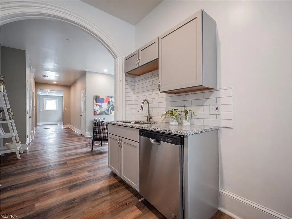 2 bed, 1.5 bath, 975 sqft, $1,600 — Photo 1
