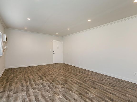 3rd image of 1831 Colby Ave APT 4