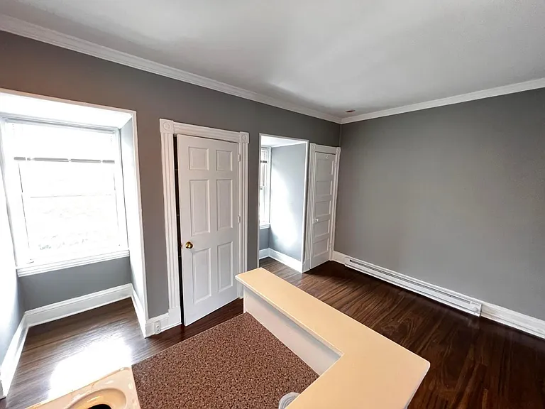 406 N Queen St #4 — Photo 6