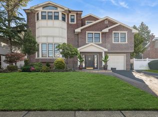 1896 Helen Ct, Merrick, NY 11566