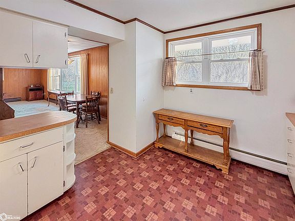 4th image of 203 11th St SE