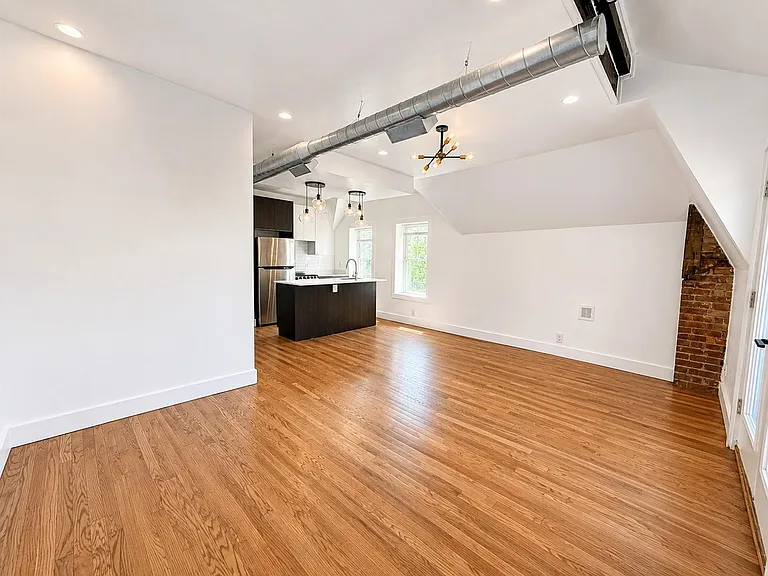 3143 Trumbull St #301 — Photo 2