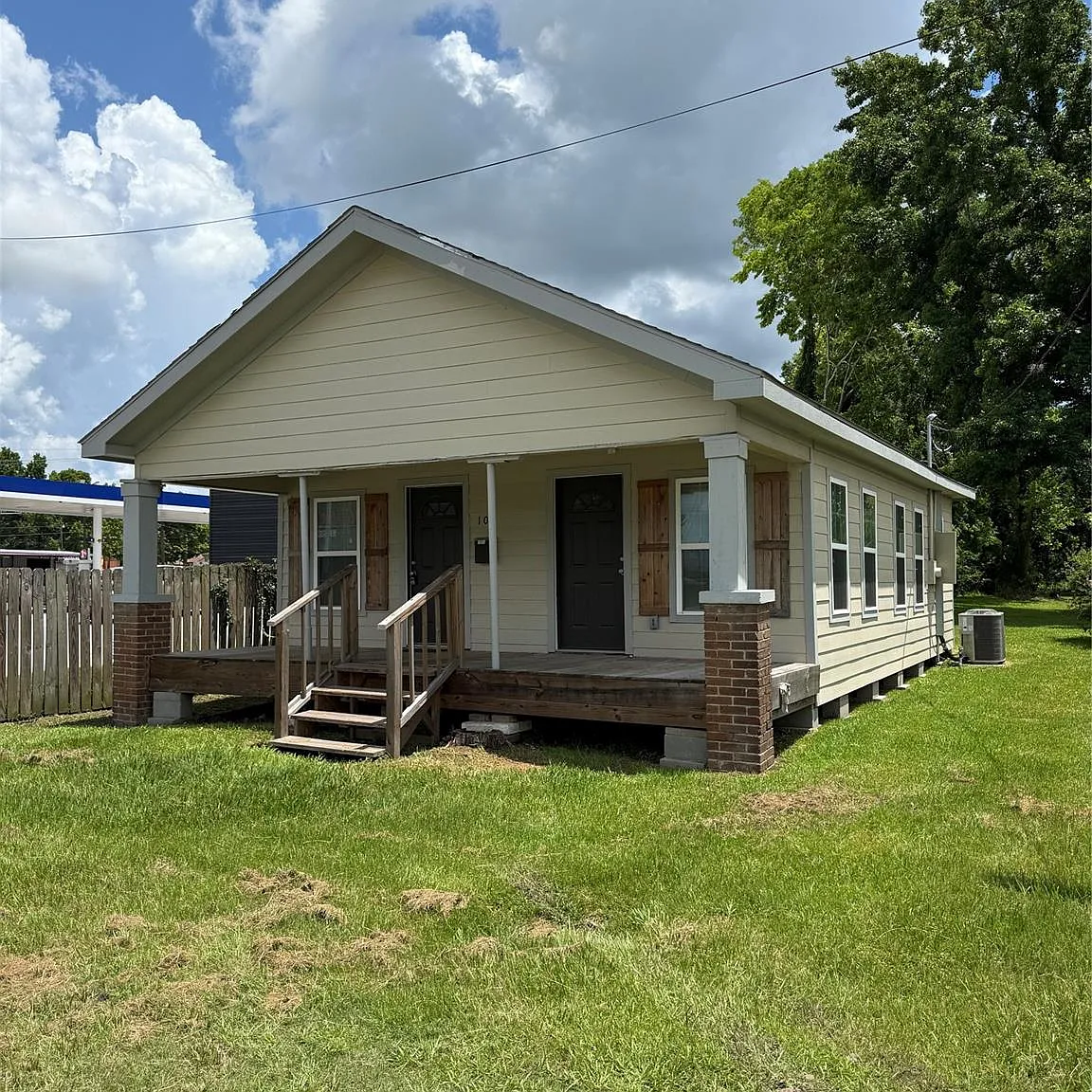 2 bed, 1.0 bath, $1,099 — Photo 1