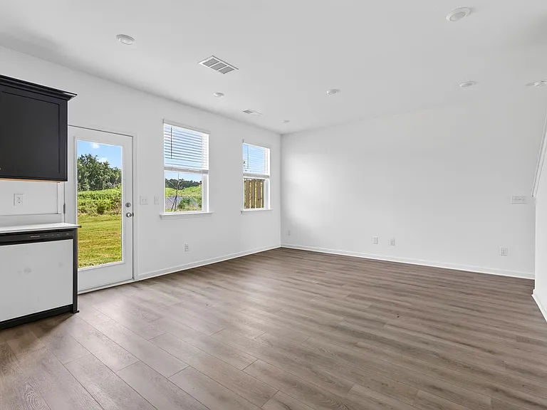 5044 Highwood Dr — Photo 12