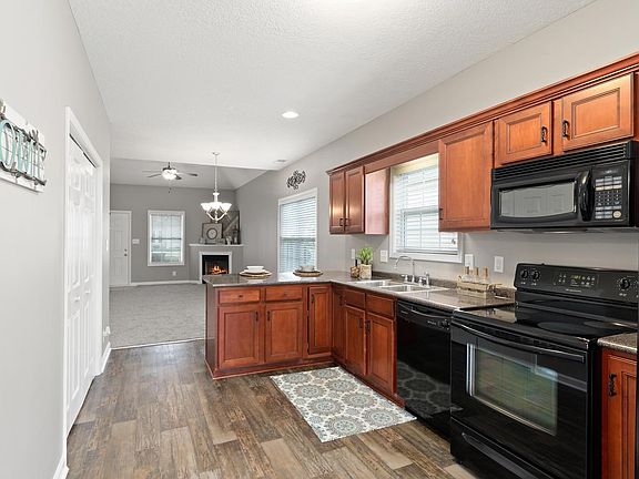 5th image of 143 Alexander Blvd