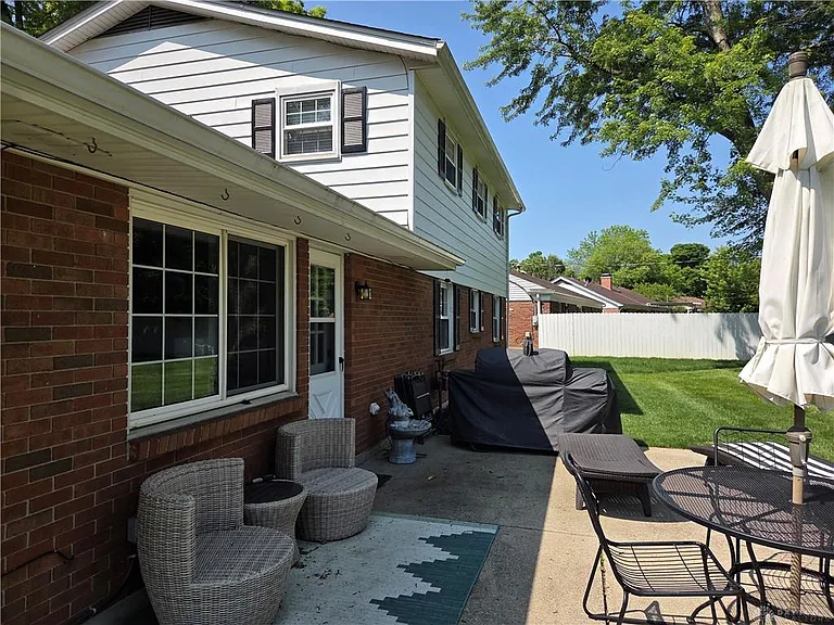 2165 Oak Tree Dr E — Photo 50