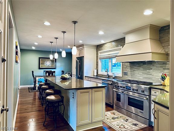 5th image of 7661 W Parkside Dr