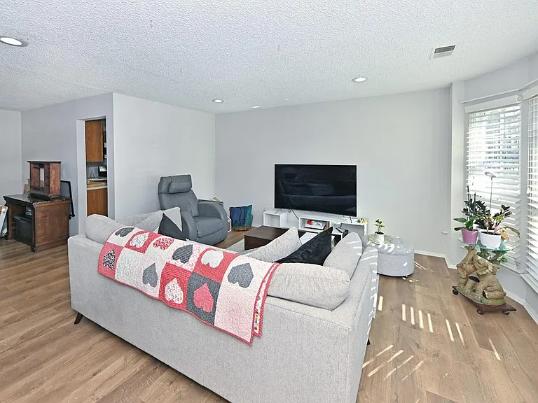 250 Larch Ln #250 — Photo 6