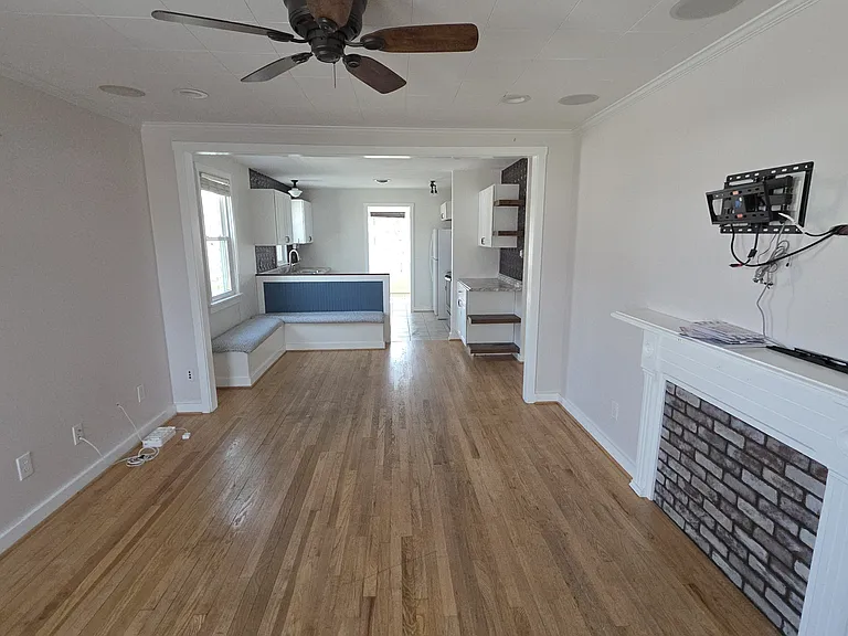 304 N River Rd — Photo 17