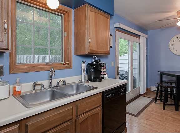 3rd image of 1058 Evergreen St