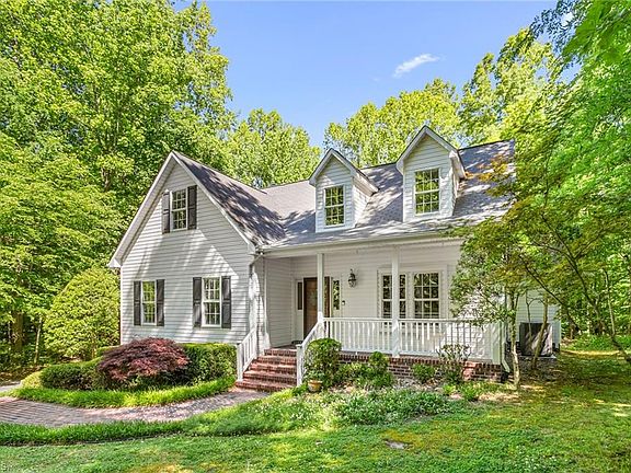 3rd image of 902 & 904 Raylewood Ct