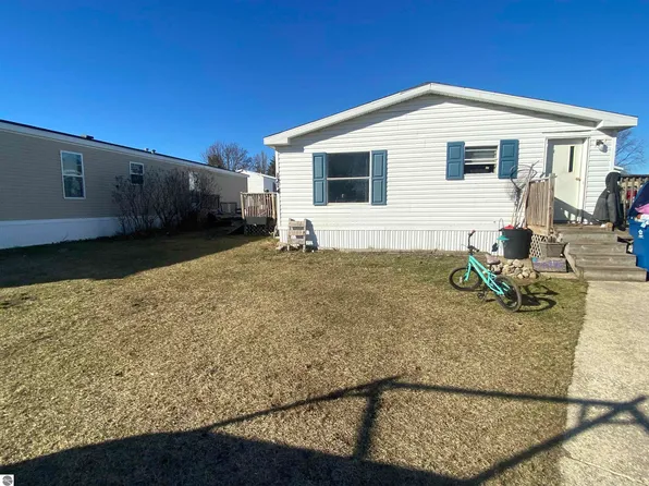 1214 Trek Trl, Traverse City, MI 49685