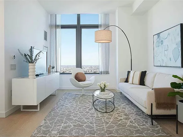 3 Court Sq APT 6104, Long Island City, NY 11101