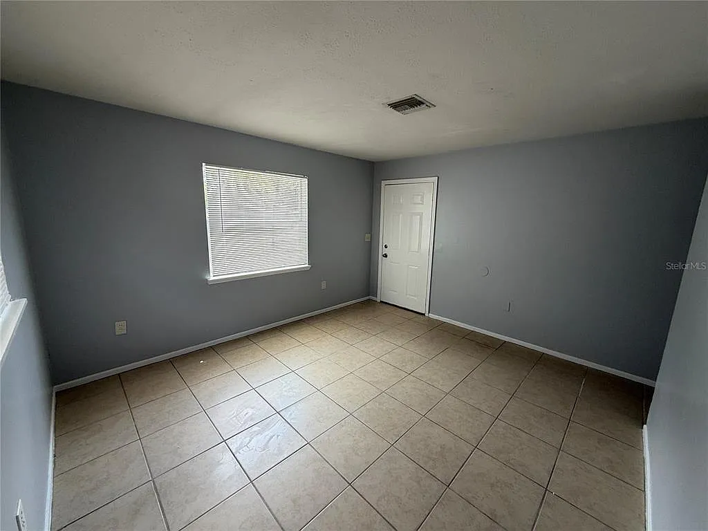 3 bed, 1.0 bath, 819 sqft, $1,420 — Photo 4