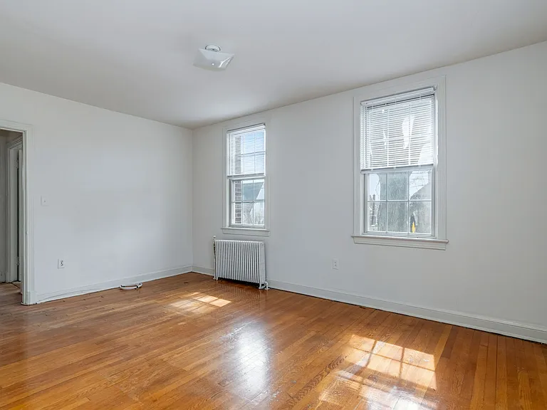 11 Nicholson St NW — Photo 9