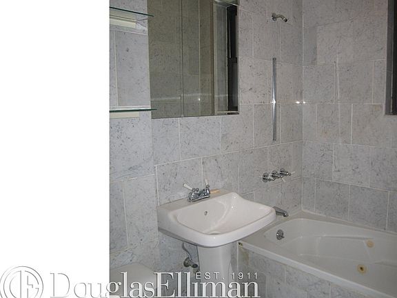 3rd image of 18 W 70th St APT 9C